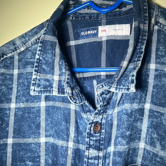 MENS DISTRESSED DENIM BUTTON DOWN SHIRT - Picture 3 of 5